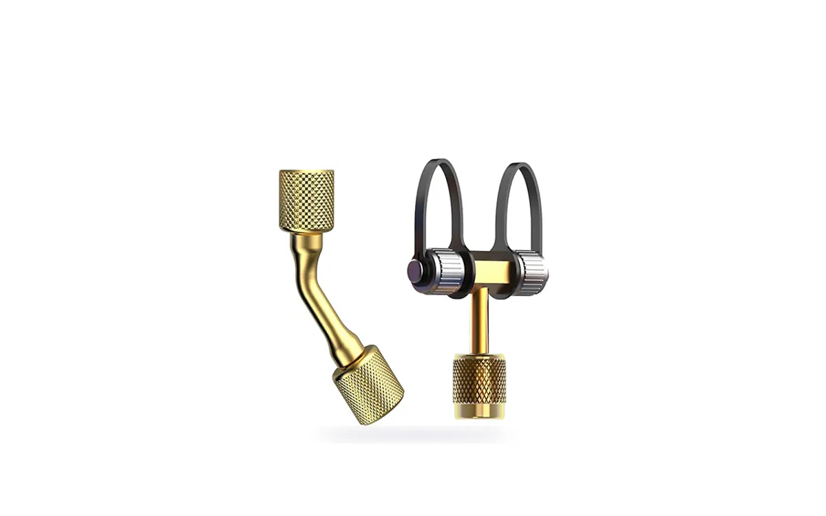 Accesorios de conexión Cooltech VGW-ACC sobre fondo blanco